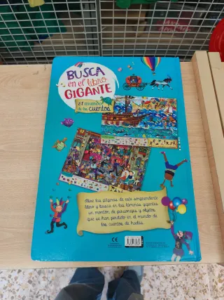 Busca en el libro gigante. El mundo de los cuentos