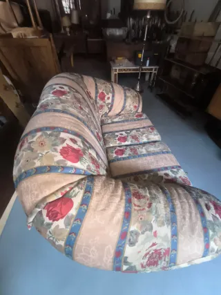 Sofá antiguo de 2 plazas