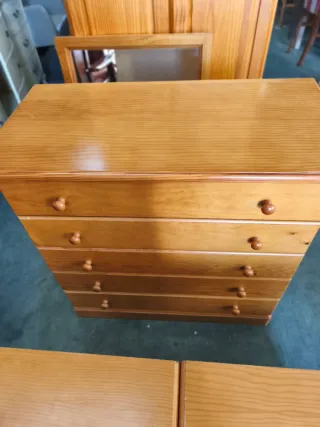 Armario de madera provenzal