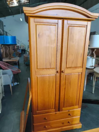 Armario de madera provenzal