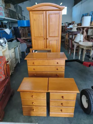 Armario de madera provenzal