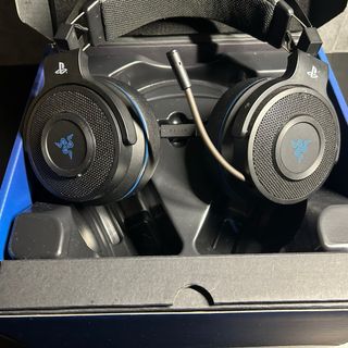 PS4 Pro 1TB + Accessori + Cuffie Razer