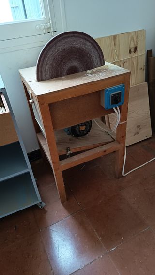 Lijadora de mesa para madera, o metal.