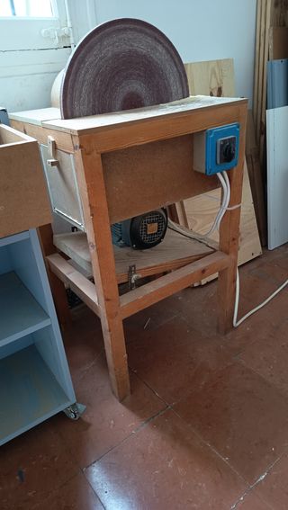 Lijadora de mesa para madera, o metal.