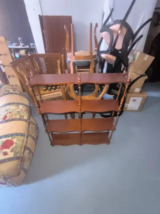 Estantería antigua de madera