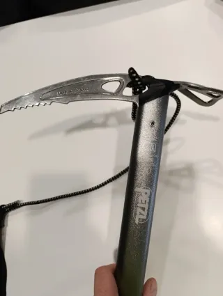 Piolet de travesía Petzl