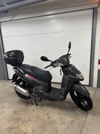 Moto Scooter SYM 125 Negra/Gris