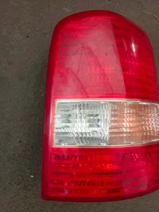 Piloto trasero derecho Kia Carnival 2001