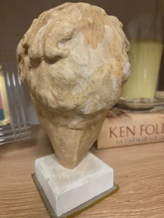 Testa greca in pietra