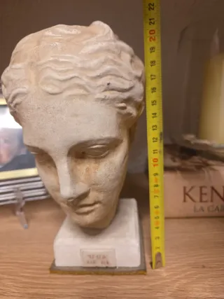 Testa greca in pietra