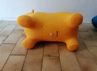 Cavallo cavalcabile "giallo" + 10 mesi.