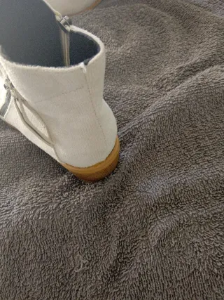 Botines Beige con Cremallera