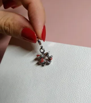 Charm beso Mickey y Minnie Disney