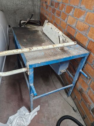 Sierra circular tronzadora madera obra