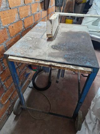 Sierra circular tronzadora madera obra