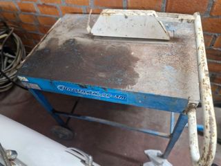 Sierra circular tronzadora madera obra