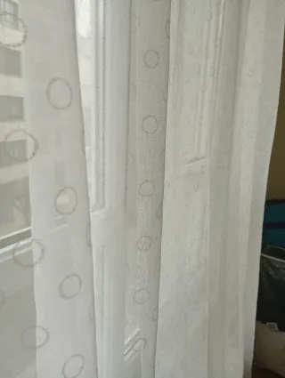 Cortinas blancas con topos