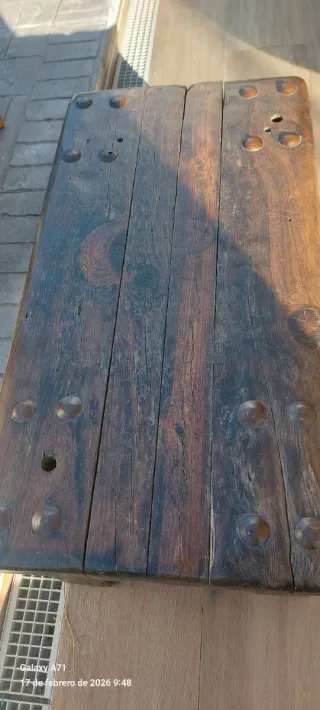 Mesa rústica artesanal madera y metal