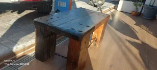 Mesa rústica artesanal madera y metal