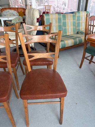 4 SILLAS DE MADERA