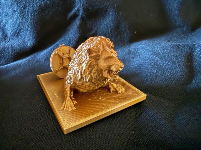 León 3D saliendo de alcantarilla