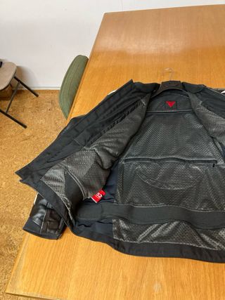 Chaqueta Dainese Moto Cuero Negra Deportiva