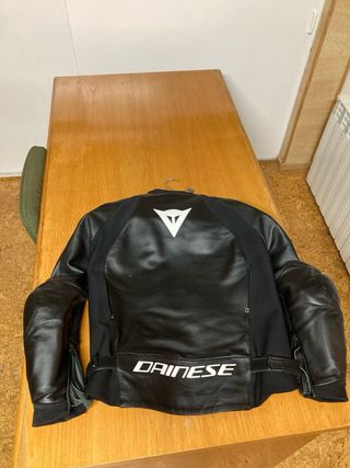 Chaqueta Dainese Moto Cuero Negra Deportiva