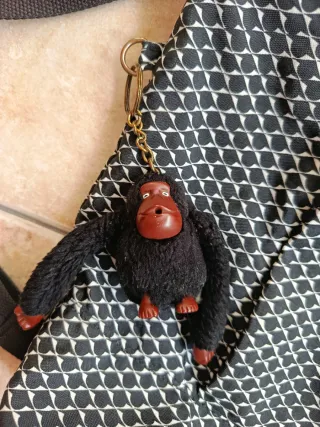 Tracolla Kipling nera con scimmietta