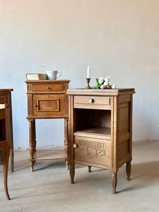 Preciosas mesitas francesas antiguas de madera.