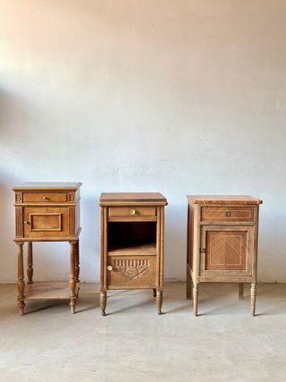 Preciosas mesitas francesas antiguas de madera.