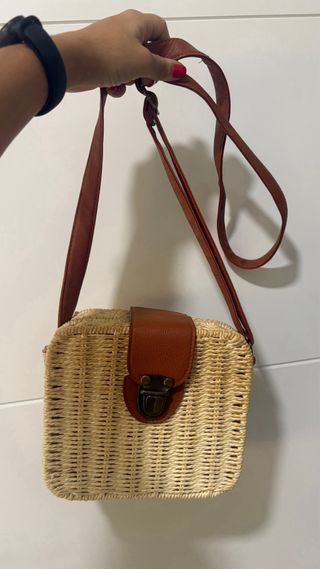 Se vende bolsos individuales a 8€ cada uno.