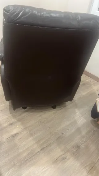Sillón reclinable de piel negro
