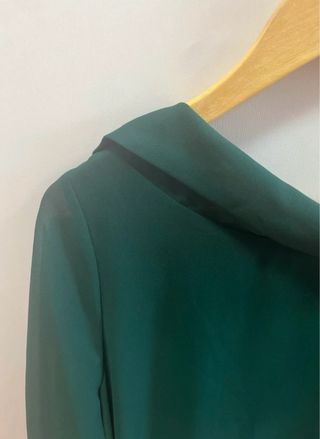 Blusa elegante verde con lazo