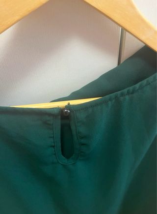 Blusa elegante verde con lazo