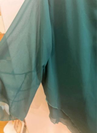 Blusa elegante verde con lazo