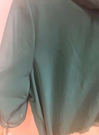 Blusa elegante verde con lazo