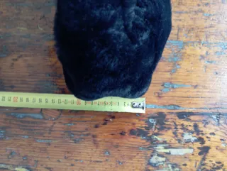 Borsetta pelosa nera con catena dorata