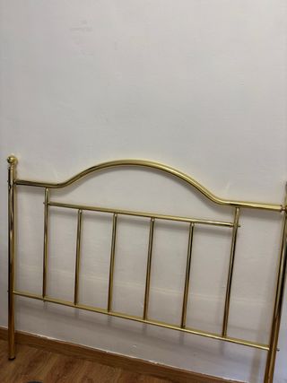 Cabecero de cama metálico dorado