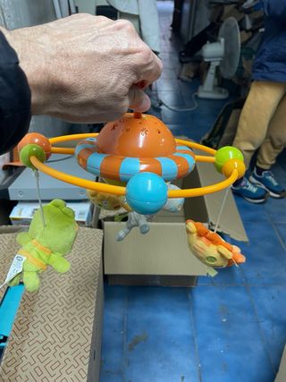 Móvil de cuna con peluches