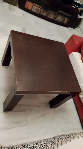 Mesa de centro de madera oscura