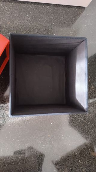 Pouf contenitore arancione e nero