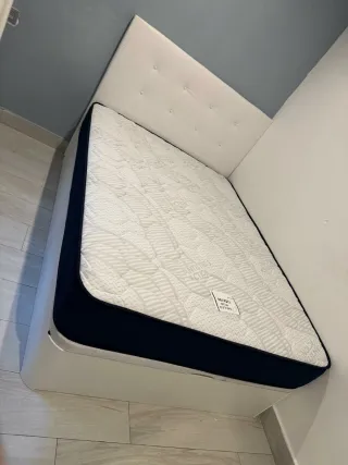 Canapé y colchón de de matrimonio