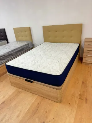 Canapé y colchón de de matrimonio