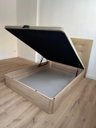 Canapé y colchón de de matrimonio