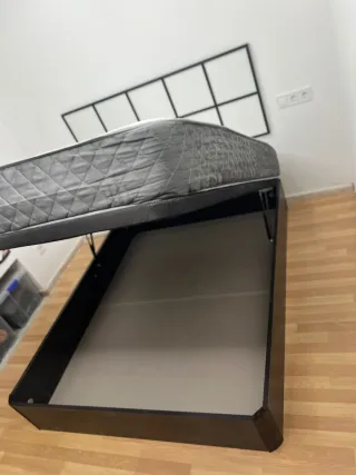 Canapé y colchón de de matrimonio