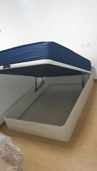 Canapé y colchón de de matrimonio