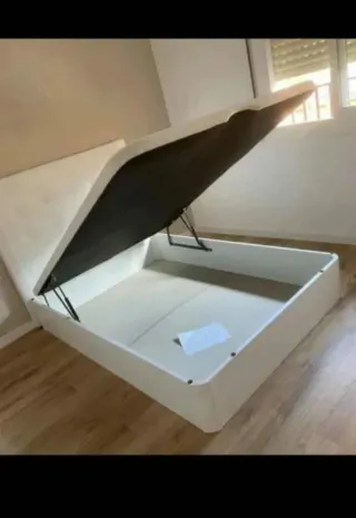 Canapé y colchón de de matrimonio