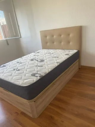 Canapé y colchón de de matrimonio