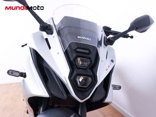 SUZUKI GSX-8R