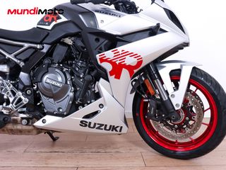 SUZUKI GSX-8R